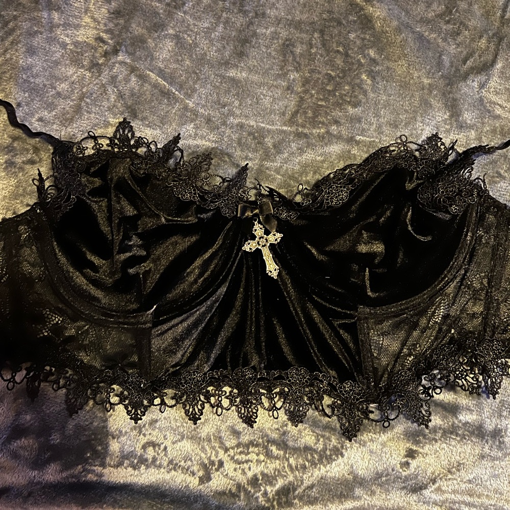 Black Lace/Velvety Cross Bra